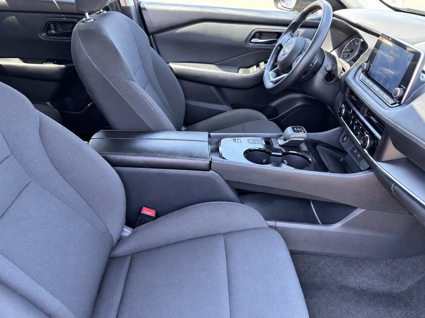 2024 NISSAN Rogue S — Front interior